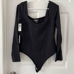 NWT Aritzia Babaton Contour Squareneck Longsleeve Bodysuit